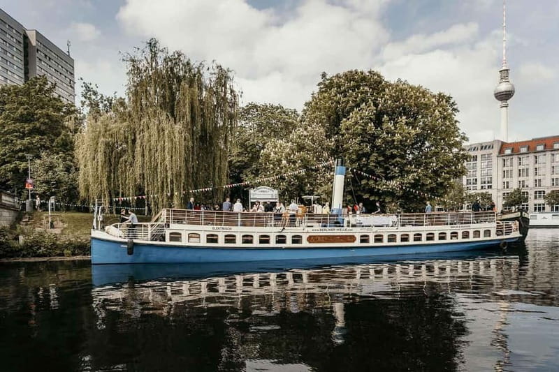 1h Berlin-Cruise with 140 year old electrified steamship - A 139-year-old electrified cruise on the Spree