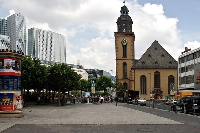 Airport Transfer: Airport FRA to Frankfurt by Luxury Van - Service reliability: the one thing you must manage after you land