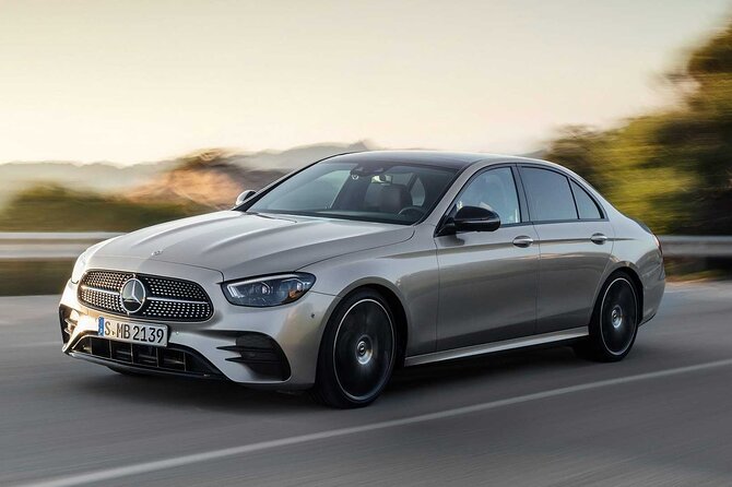 Arrival Transfer from Munich Airport to Munich City by Sedan - Where You Meet Your Chauffeur (And How Waiting Time Saves the Day)