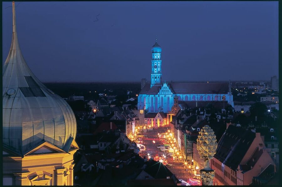 Augsburg: Illuminated Guided Evening Walking Tour - Cathedral and St. Ulrich and Afra at night: big shapes, softer mood