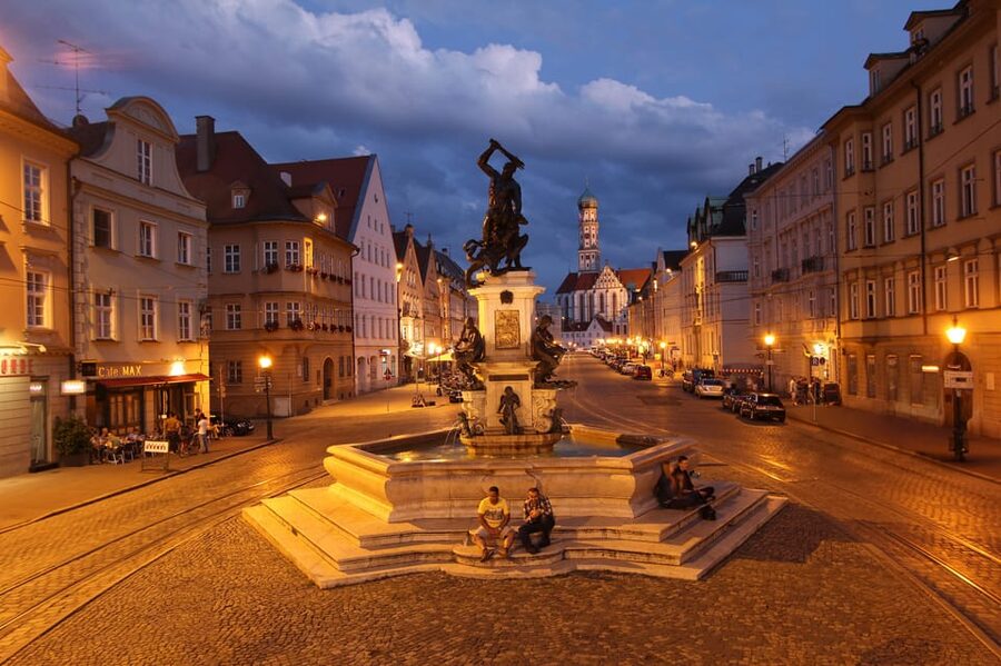 Augsburg: Illuminated Guided Evening Walking Tour - Price and value: why 17€ for 1.5 hours can be fair in Augsburg