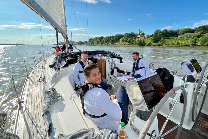 Authentic Sailingtrip "To the Gates of Hamburg" from Wedel - The “Gates of Hamburg” feel: harbor borders and the Willkomm-Hoft moment