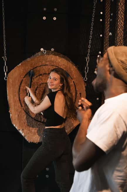 AXE THROWING & CRAFT BEER EXPERIENCE IN COLOGNE - Craft Beer Makes It a Proper Cologne Night Out