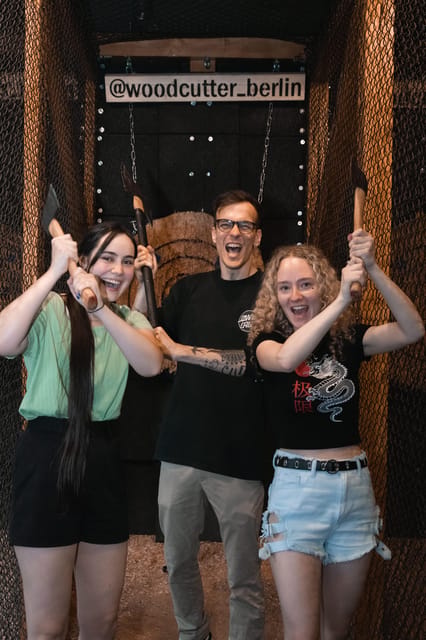 AXE THROWING EXPERIENCE IN BERLIN - Inside WoodCutterBerlin: How the 1-Hour Flow Actually Works