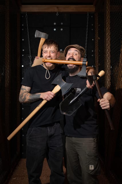AXE THROWING EXPERIENCE IN BERLIN - Group Size, Lanes, and the Social Balance