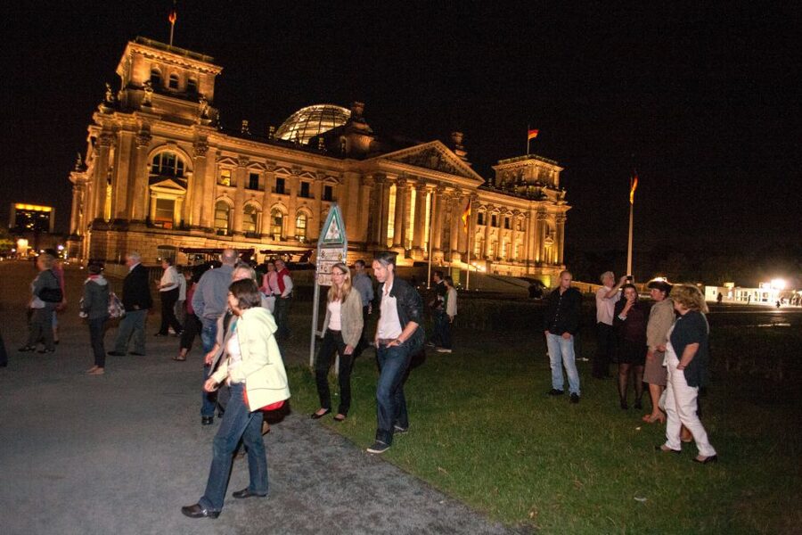 Berlin: 1.5-Hour Comedy Bus Tour in German - Comfort and timing: fitting 80 minutes into your Berlin plan