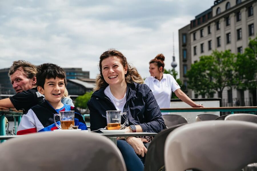 Berlin: 1-Hour City Sightseeing Cruise - Best Seats, Weather Reality, and How to Hear the Audio Guide