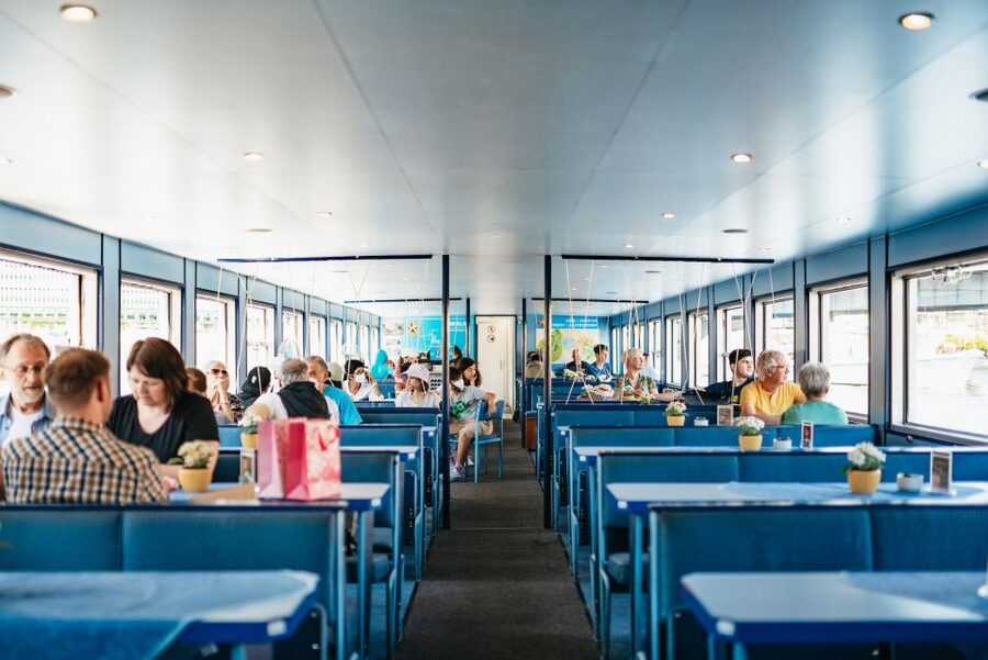Berlin: 1-Hour City Tour by Boat with Guaranteed Seating - Entering The Boat Near Friedrichstraße and Nikolaiviertel