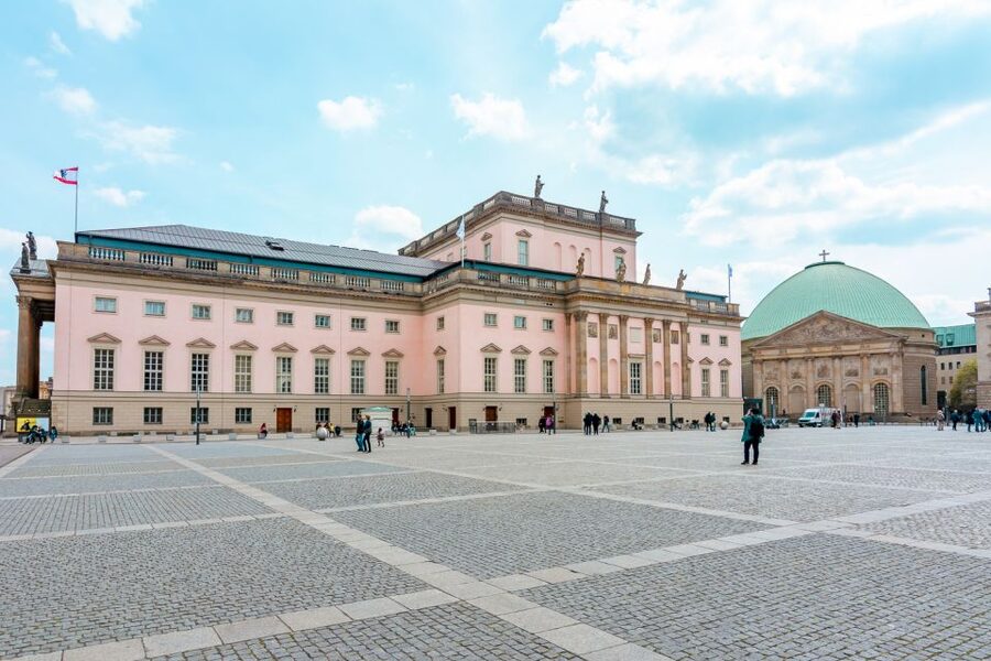 Berlin: 1-Hour Guided Tour of the Historic Center - Languages and Group Size: Better Communication, Less Waiting