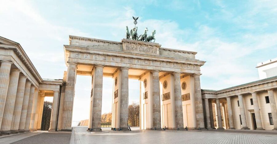 Berlin: 1-Hour Guided Tour of the Historic Center - Brandenburg Gate and Pariser Platz: Where the City’s Main Stage Starts