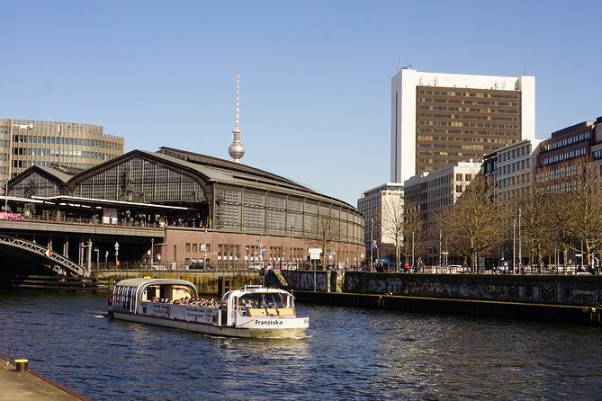 Berlin: 1-hr Boat Tour with Bilingual Live Guide (DE/EN) - What this 1-hour Spree cruise does best