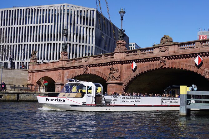 Berlin: 1-hr Boat Tour with Bilingual Live Guide (DE/EN) - Onboard comfort details that matter more than you think