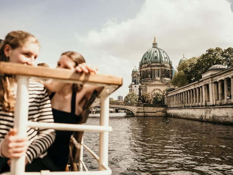 Berlin: 2.5-Hour Beer & Sunset Sightseeing Boat Cruise - Practical tips for the best sunset-or-night experience