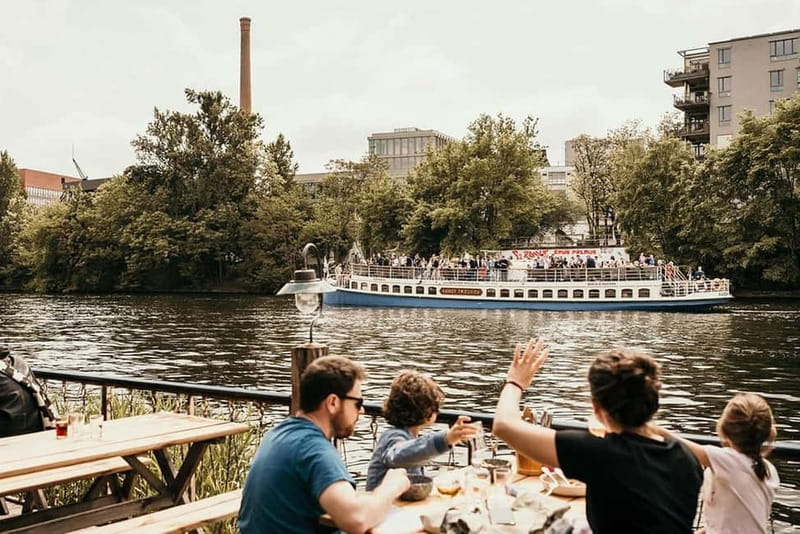 Berlin: 2.5-Hour Beer & Sunset Sightseeing Boat Cruise - Getting on the Kaiser Friedrich at Alte Börse (and what to watch for)