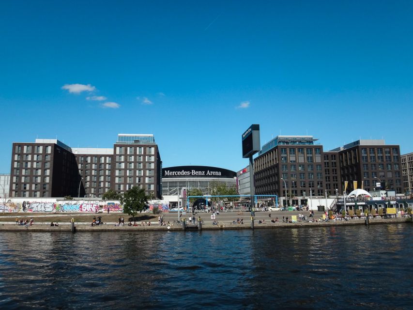 Berlin: 2.5-Hour East Side Boat Cruise with Commentary - Audio guide and bilingual live commentary: how to listen without losing the view