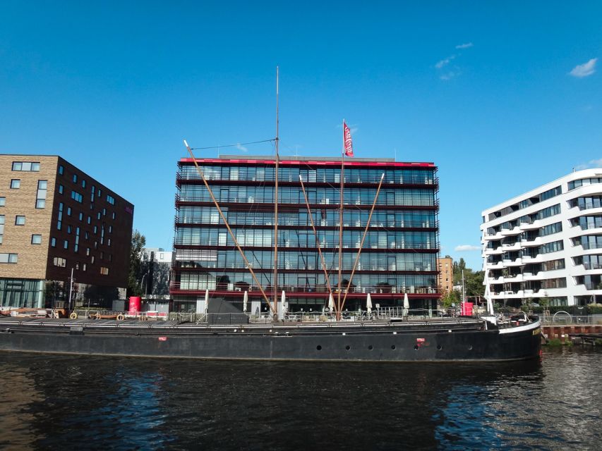 Berlin: 2.5-Hour East Side Boat Cruise with Commentary - The government district from the Spree: Reichstag and the Federal Chancellery