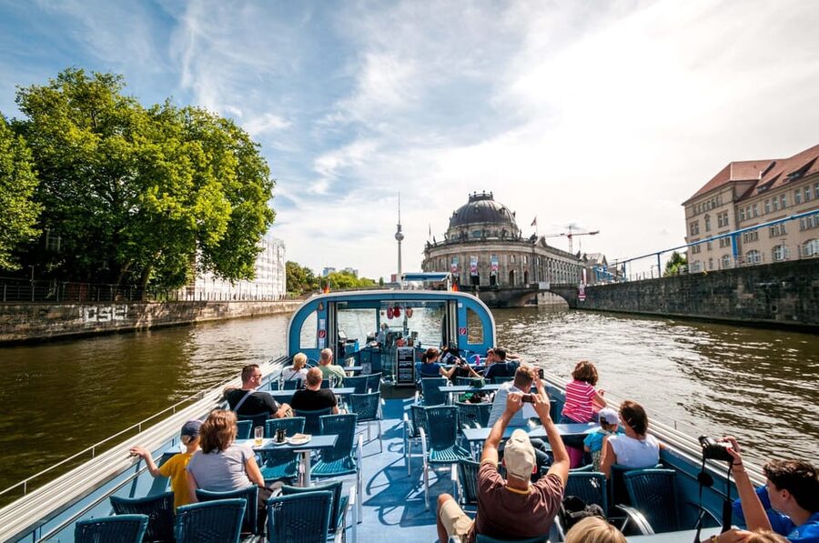Berlin: 3.25-Hour Spree & Landwehrkanal Boat Tour - Museum Island from the water, plus the “Berlin at eye level” effect