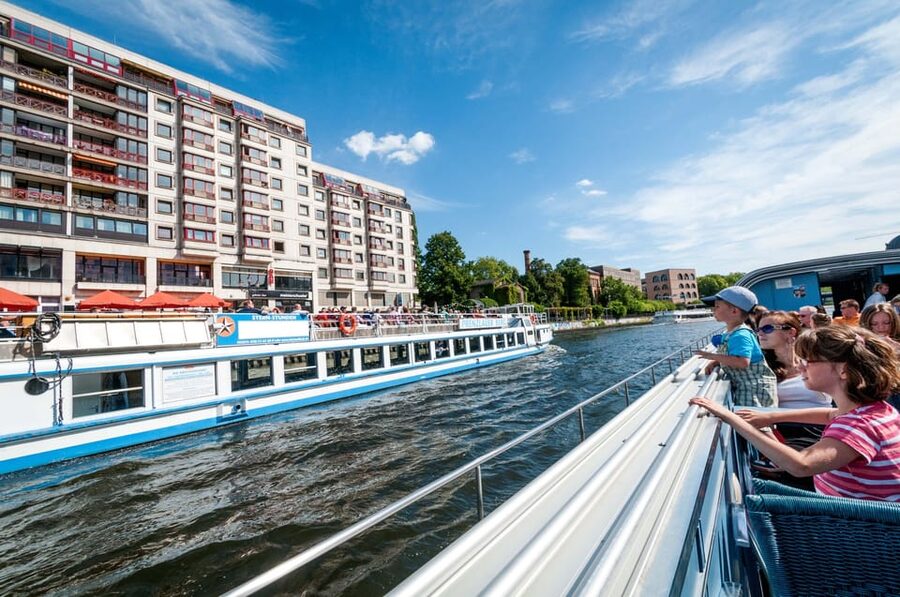 Berlin: 3.25-Hour Spree & Landwehrkanal Boat Tour - Price and value: is $38 worth it for 195 minutes?