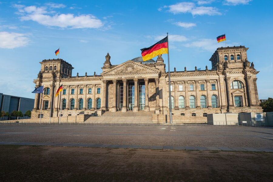 Berlin: 3-H Top Sights Guided E-Scooter Tour - Spree River Riding, Parks, and People-Watching Breaks
