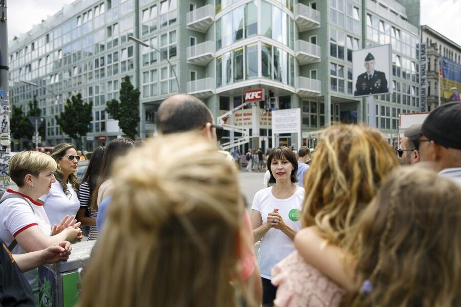 Berlin: 4-Hour Guided Highlights Tour in Spanish - Key things to know before you go