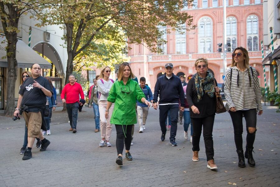 Berlin: 4-Hour Guided Highlights Tour in Spanish - Gendarmenmarkt: where the tour earns its beauty break