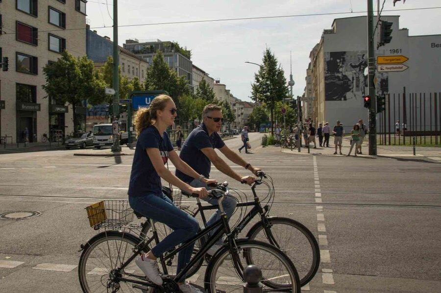 Berlin: 48-Hour or 72-Hour Bike Rental - Treptower Park: A Breathing Space for Longer Stretches