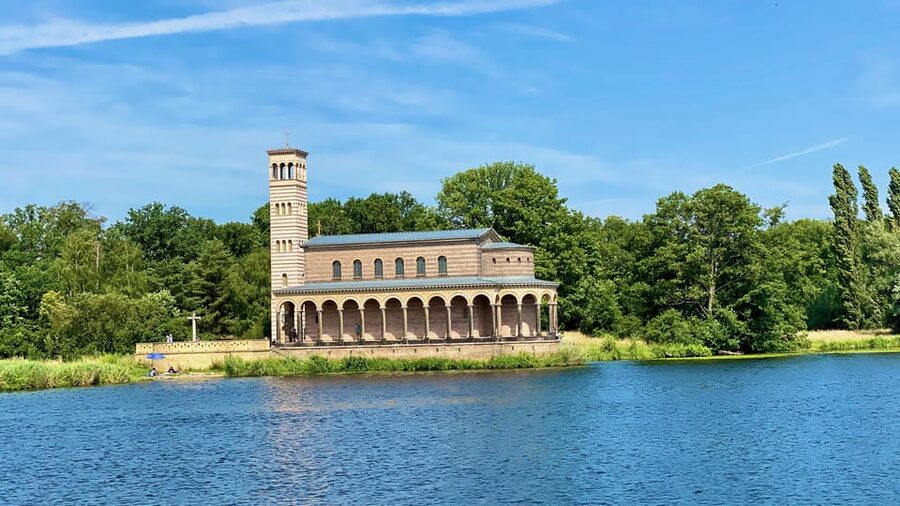 Berlin: 7 Lakes Boat Tour through the Havel Landscape - Imcheninsel and Schwanenwerder: small islands with a big atmosphere