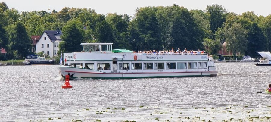 Berlin: 7 Lakes Boat Tour through the Havel Landscape - House of the Wannsee Conference and Villa Liebermann