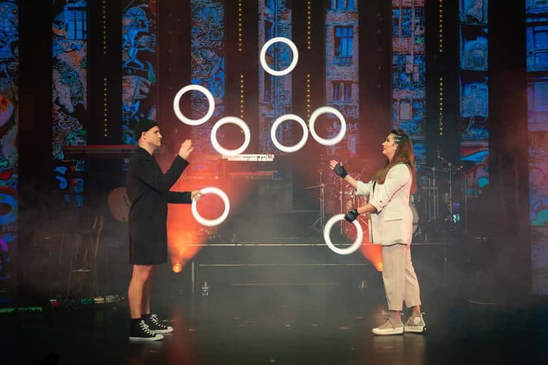 Berlin: "90s Forever - Hits & Acrobatics" - Varieté Show - Why this 90s Forever show feels like a time machine
