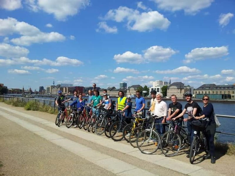 Berlin: Alternative Berlin Bike Tour - Kreuzberg, Friedrichshain, Neukölln, Treptow: How Wall-Era Divisions Shape Today