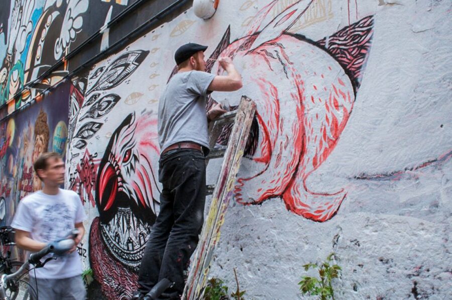 Berlin: Alternative Berlin Walking Tour - Street art and graffiti up close, with context