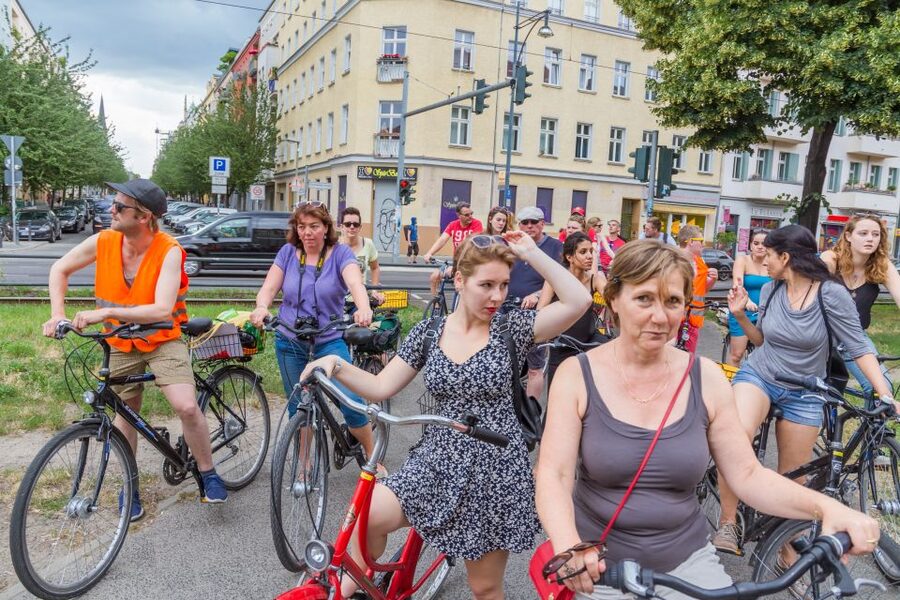 Berlin: Alternative Bike Tour of Kreuzberg & Friedrichshain - Guides and the small-group vibe: what makes it feel personal