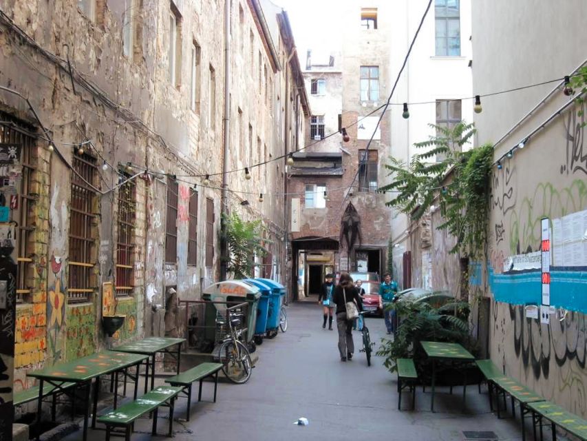 Berlin: Backyards of Berlin 2-Hour Tour - Price and logistics: is $21 worth it for 2 hours?