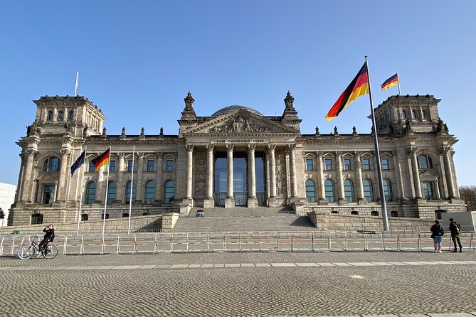 Berlin Battlefield Tour - Operation Berlin 1945 (Small Group) - Platz der Republik: measuring the 300m crossing