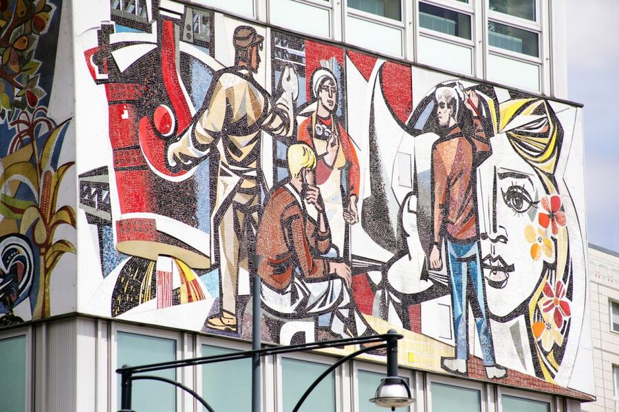 Berlin: Berlin Wall and the Cold War Walking Tour - The Heart of the Tour: Bernauer Straße Wall Memorial