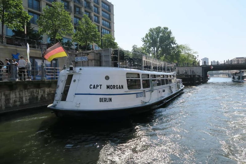 Berlin: Boat Sightseeing Cruise with Audioguide - A Spree Cruise is the fastest way to see central Berlin