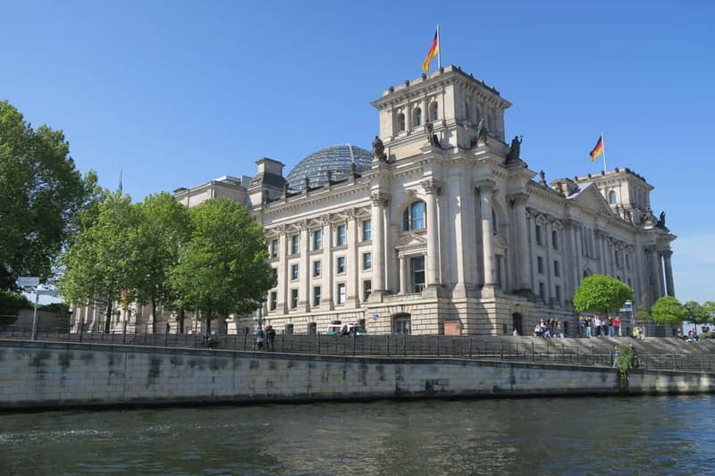 Berlin: Boat Sightseeing Cruise with Audioguide - What you’ll see on the Spree: a stop-by-stop guide