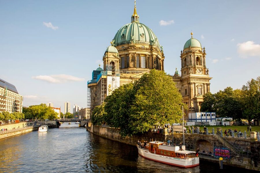 Berlin: Boat Sightseeing Tour on Electric Motor Yacht - Deck Comfort, Blankets, and the Drinks Menu That Keeps You Relaxed