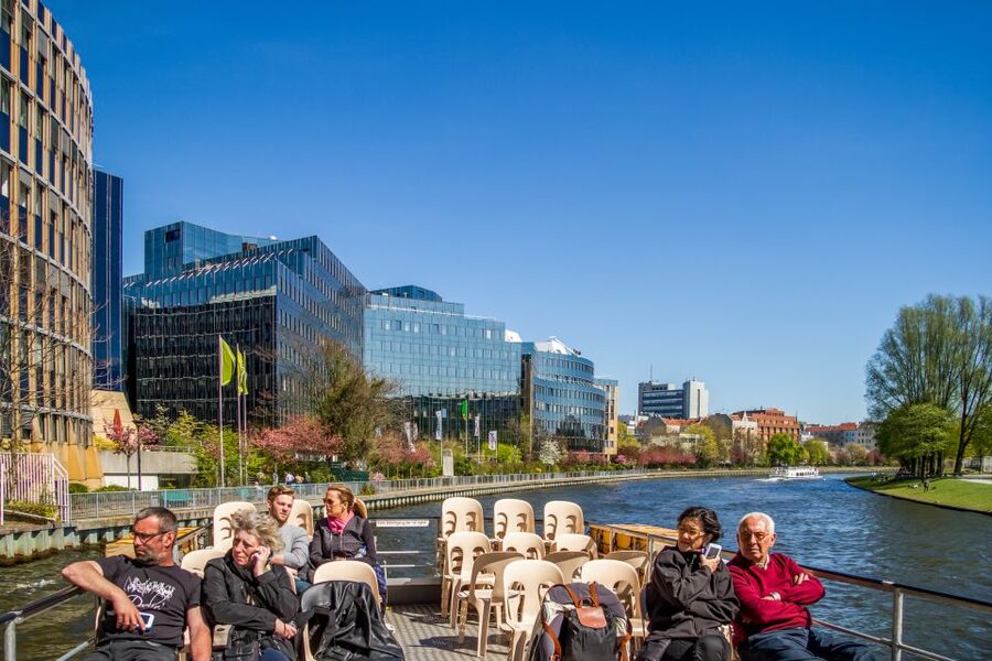 Berlin: Boat Tour Along the River Spree - Entering Berlin by boat from Friedrichstrasse