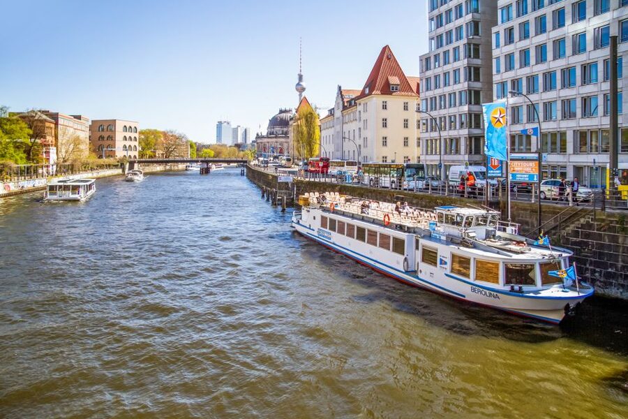 Berlin: Boat Tour Along the River Spree - Charlottenburg Palace and the turn toward a wider Berlin