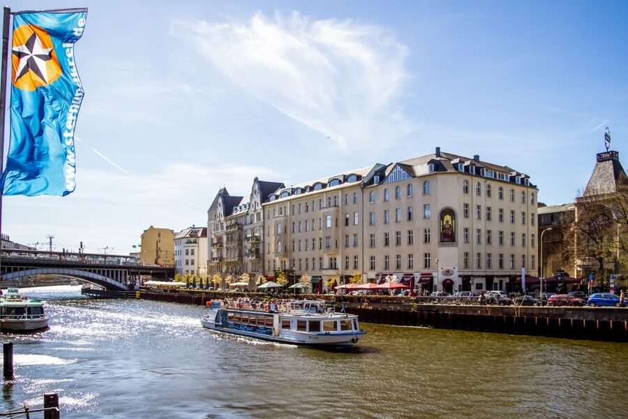 Berlin: Boat Tour Along the River Spree - Audio guide in 12 languages, and the earphone reality