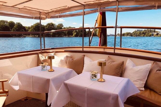 Berlin Boot Sightseeing Tour on Electric Private Yacht - The feel of the ride: vintage comfort meets electric quiet