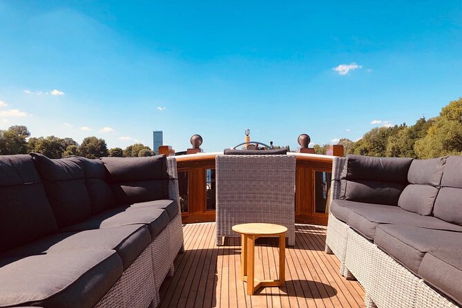 Berlin Boot Sightseeing Tour on Electric Private Yacht - Where you start and how the hour flows