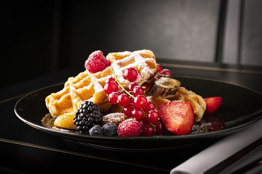 Berlin: Breakfast at Café Wintergarten - Step inside a Golden Twenties Berlin morning