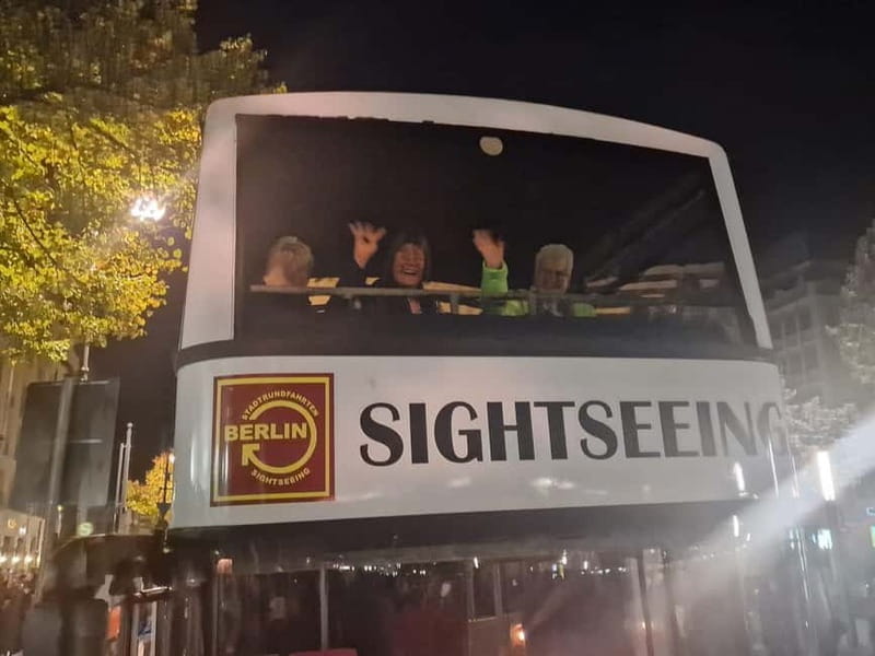 Berlin: Bus Tour by Night with Live Commentary - The 2-hour illuminated route: from Kurfürstendamm to the Brandenburg Gate
