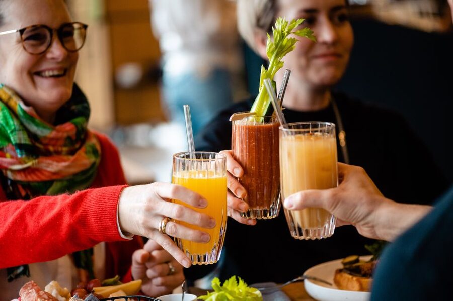 Berlin: Champagne Fine Dining Breakfast in Kreuzberg - Champagne at breakfast, and the two ways to do it