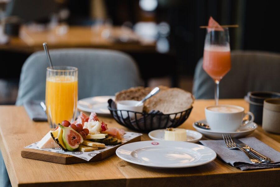 Berlin: Champagne Fine Dining Breakfast in Kreuzberg - How the included meal works, one course at a time