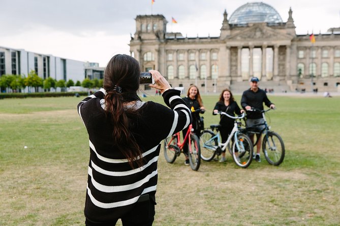 Berlin City Bike Tour with Beer Garden Stop - Tiergarten to Victory Column: The Climb and the Scenic Break