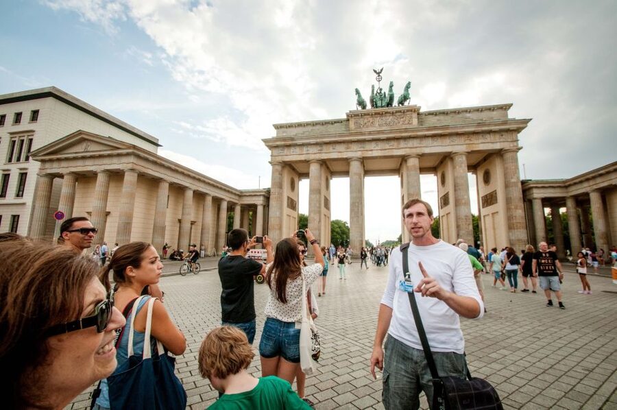 Berlin: City Center Walking Tour - Weather, rain ponchos, and what to bring for comfort