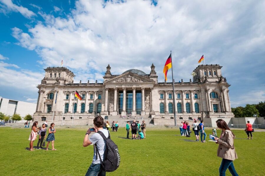 Berlin: City Center Walking Tour - Unter den Linden to Bebelplatz: the historic main street walk